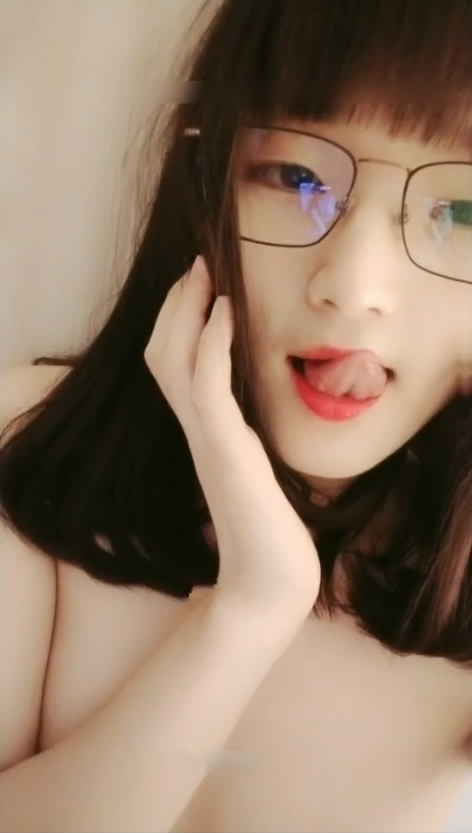 完美身材皮膚光滑細嫩翹臀甜美俏皮眼鏡美少女催情按摩一步步勾引男技師