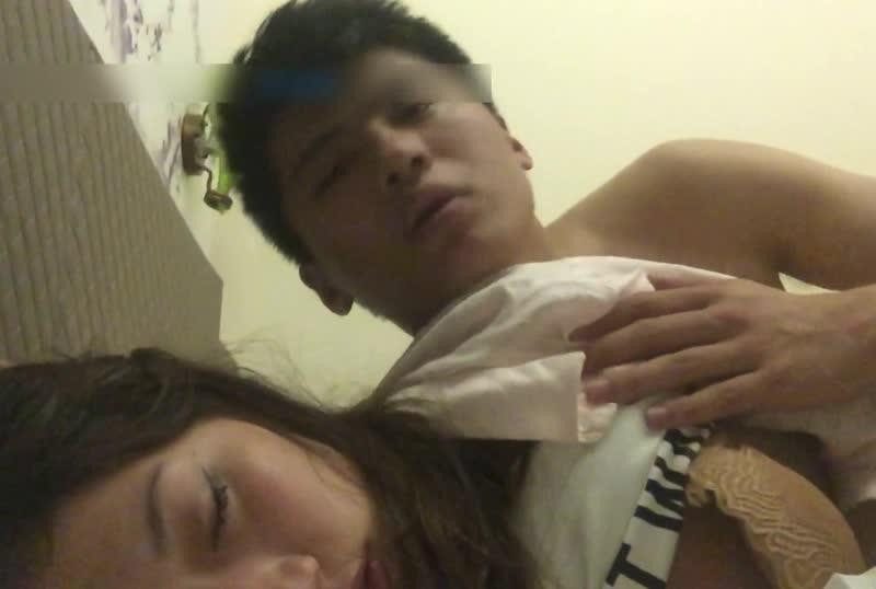 醉操聚會喝醉的漂亮小姨子無套內射趴著狂操揉捏美臀