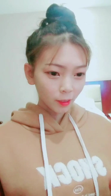 幸福老哥雙飛非常嫩大白美乳姐妹花,跳蛋大黑牛玩弄粉穴妹妹騎乘猛操,揉捏大奶呻吟嬌喘誘人