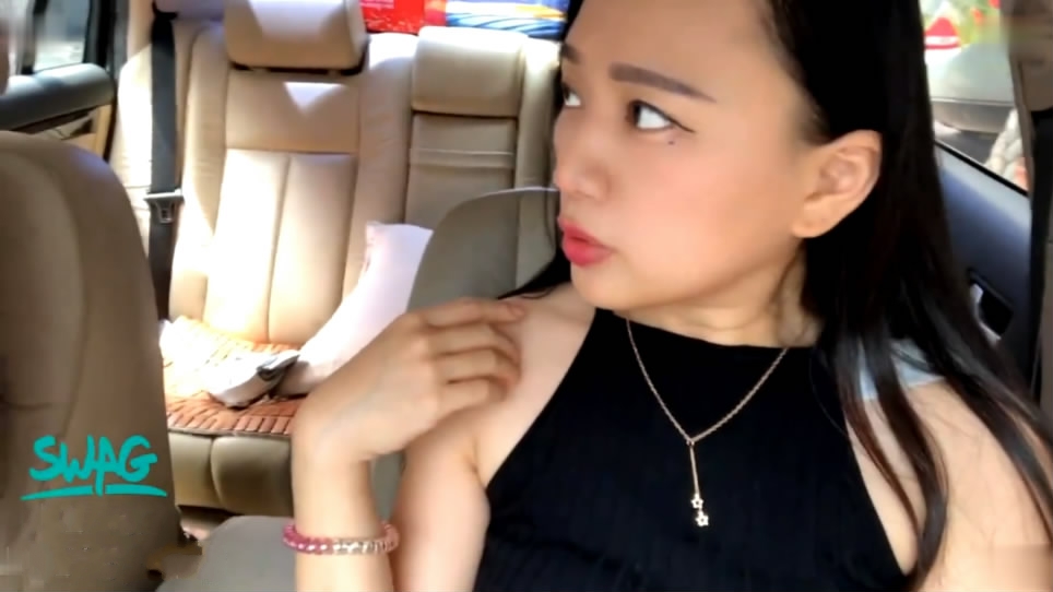 高顏值網紅臉女大生搭計程車忘記帶錢包沒有辦法只好用身體來付款啪啪啪車震口爆國語對白