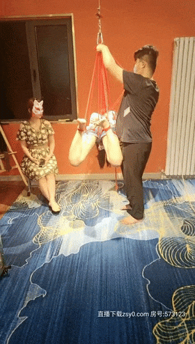 大佬帶你探秘國內SM圈的那些事,【帝王哥調教女奴】三個良家小少婦玩捆綁,灌腸狗籠道具調教成淫蕩母狗,刺激勁爆讓你大開眼界。