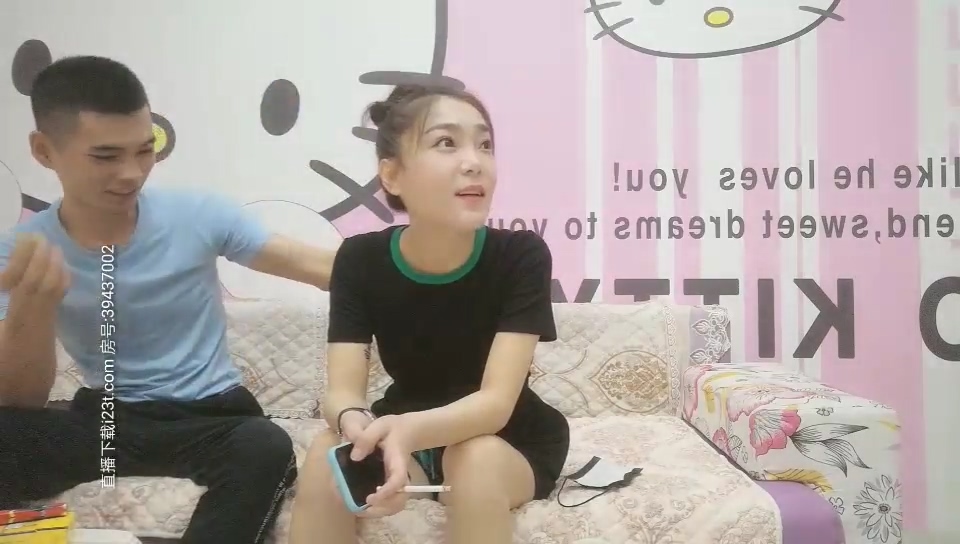 千人斬探花嫖老師上操約了個黑衣妹子,近距離掰穴沙發上騎乘后入大力猛操。