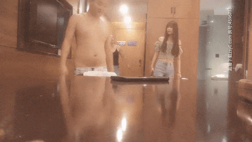 【千尋全國探花】兄弟倆跟兼職學生妹熟悉后,再約她閨蜜來雙飛,美乳甜美溫柔。