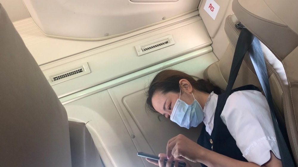 異地戀空姐前女友下了飛機直接坐車來找我 饑渴難耐被猛乾。
