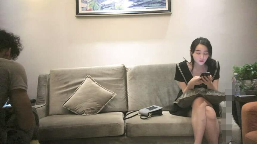 最強火爆探花大神【91沈先生】09.21重金約操高顏值性格開朗車模『莉莉』沙發激烈車震都快操飛起來了。