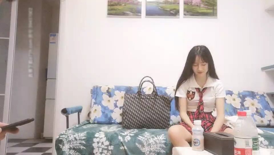 千人斬探花第二場繼續JK清純萌妹子,騎在身上摩擦倒立6口交,站立后入深喉插嘴。