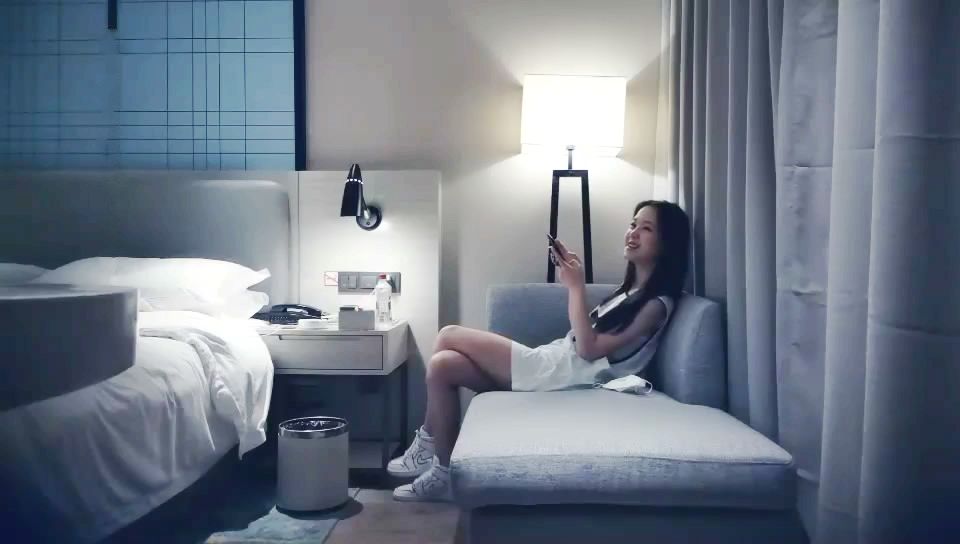 小哥微信約了位又嫩又萌又漂亮的年輕小美女啪啪。