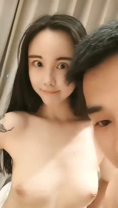 琪琪大美女新人高顏值紋身妹子啪啪,口交足交后入猛操馬桶上刮完毛再操。