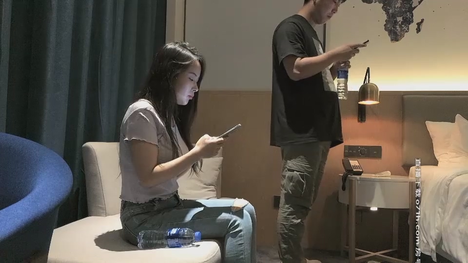 小寶尋花約了個極品大胸妹子,騎在身上舌吻調情口交上位大力猛操。