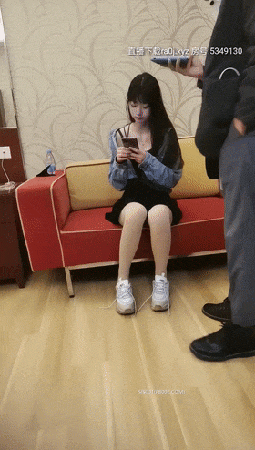 泰然尋歡2020-03-10眼鏡男探花約了個清純苗條嫩妹,邊口交邊扣逼大力猛操床吱吱響。
