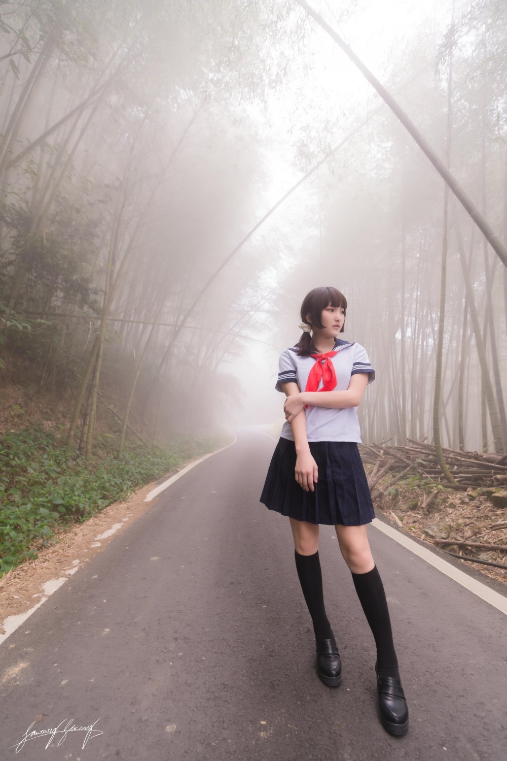 清純JK林間露出[24P]