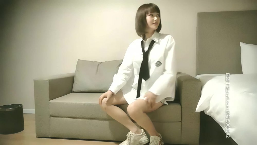 99李會長探花約了個高顏值苗條短髮妹子蹲著口交抽插猛操。