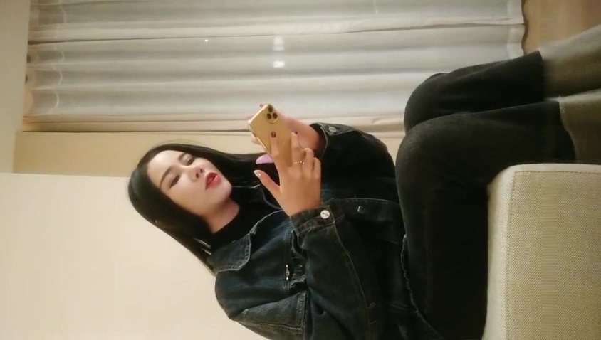 老哥探花顏值不錯少婦浴室洗澡 口交後床上快速抽插休息一會再繼續。