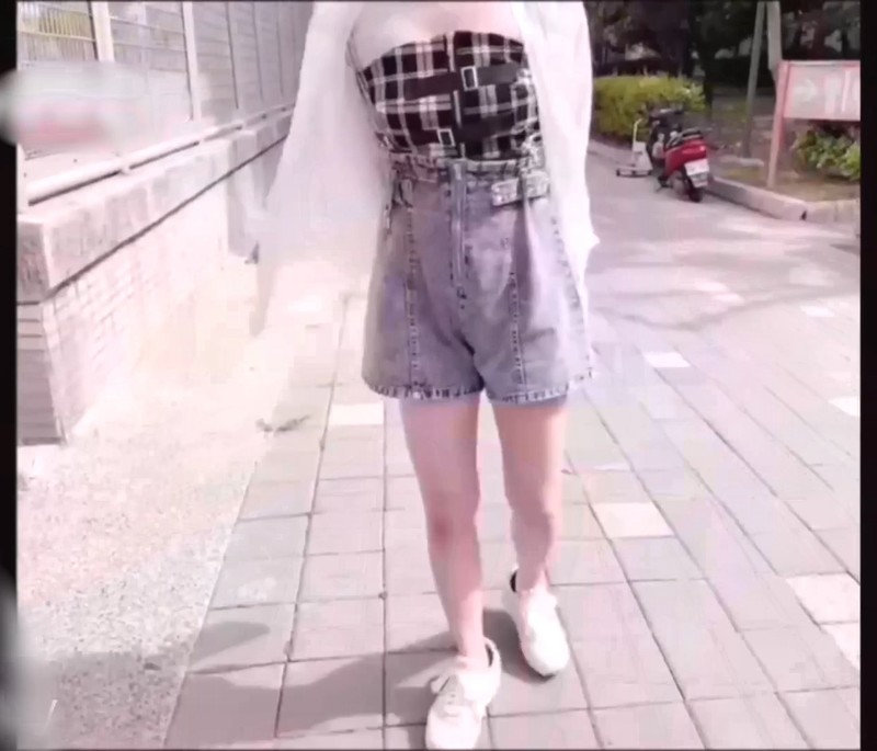 超刺激! 第一次挑戰在路邊隨機詢問路人能不能拍片 牙牙整個緊張到不行講話。