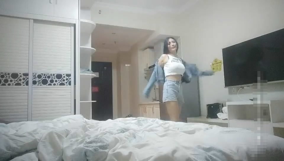 《逼哥探花秀》家裡約會所漂亮女技師上門服務幹到妹子大叫老公受不了了。