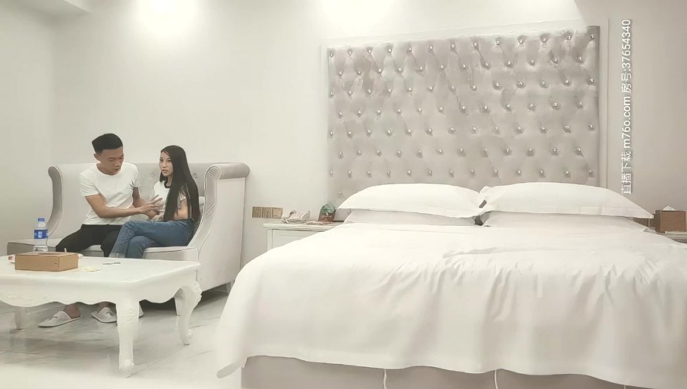 龍一探花約了個性感白衣牛仔褲妹子啪啪。