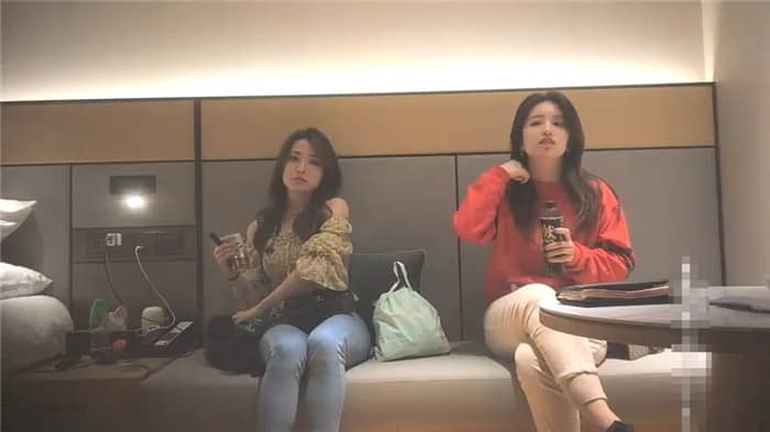 91沈先生探花約了個兩個妹子留一個啪啪按頭口交抬腿側入抽插猛操搞得呻吟連連。