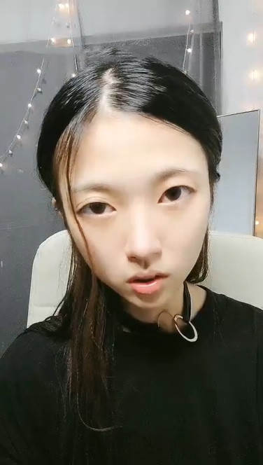 小檸檬清純甜美苗條萌妹子炮友啪啪,掰穴特寫后入抽插屁股搞了兩炮內射