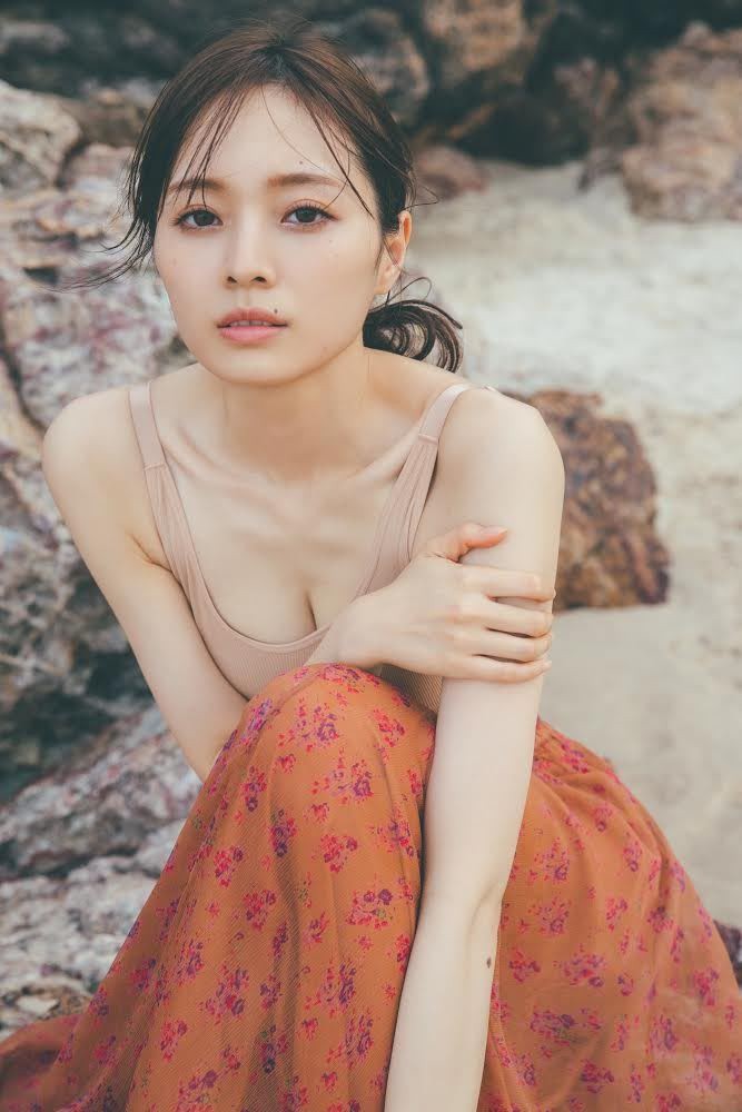 [轉載]人氣偶像解放美體! 乃木坂46梅澤美波初解禁寫真集