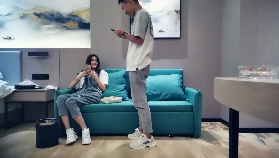 小哥深夜約操舞蹈院校活潑可愛的氣質美女啪啪,苗條性感