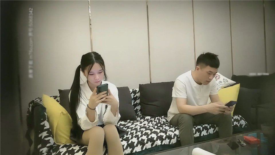 【七天高端週邊】極品00后小蘿莉奶聲奶氣,苗條清新沙發啪啪激情無限