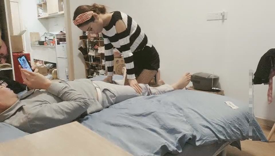 【野狼出擊已經回歸】老王約操眼睛妹，嬌小玲瓏乖巧可愛，滿足男人征服慾望，瘋狂啪啪嬌喘不斷
