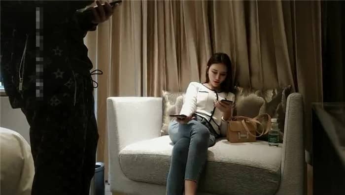 文軒探花約了個大長腿牛仔褲高冷妹子啪啪口交舔弄開操被女的發現翻車