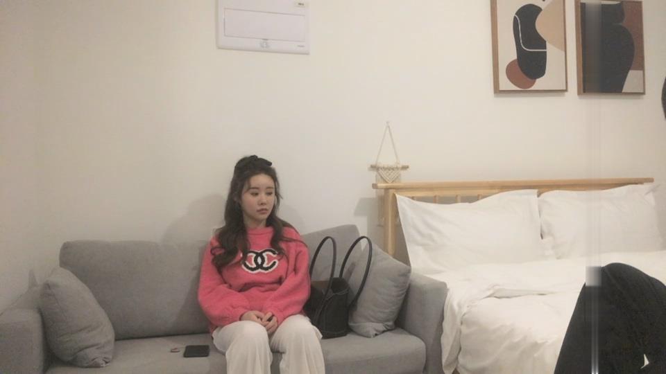 3000網約極品高端週邊，童顏巨乳00后粉嫩萌妹子，蜂腰翹臀誘惑尤物