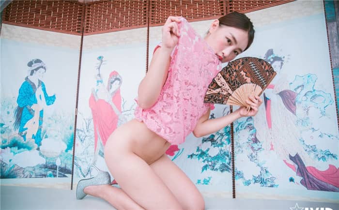  女神annie國風特殊質感透明旗袍若隱若現好誘人顆粒感水晶棒抽插高潮呻吟