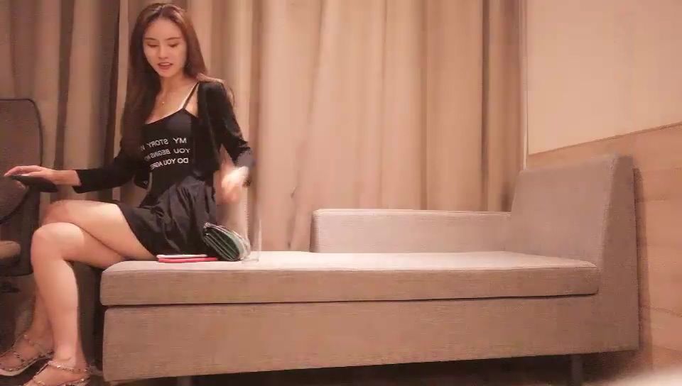 前凸后翹極品性感美女，外邊女神范干起逼來特別淫蕩