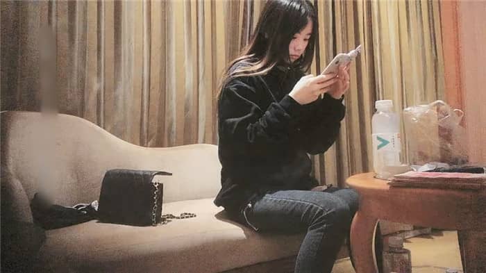 【91沈先生】老金約操00后清純小蘿莉，刮毛調教套路多，哄得小妹子好開心