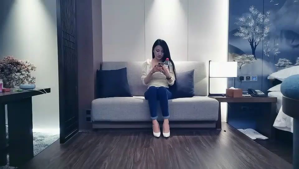 小哥高價網約女神級時尚性感大奶美女啪啪，屁股翹