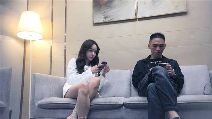 【午夜尋花】兩個網紅臉週邊小姐姐，身材好態度佳，設備不給力慘翻車
