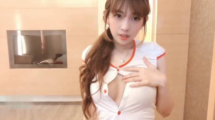  Ladyyuan 溫柔性感翹臀居家護士小媛上門説明宅男健康檢查