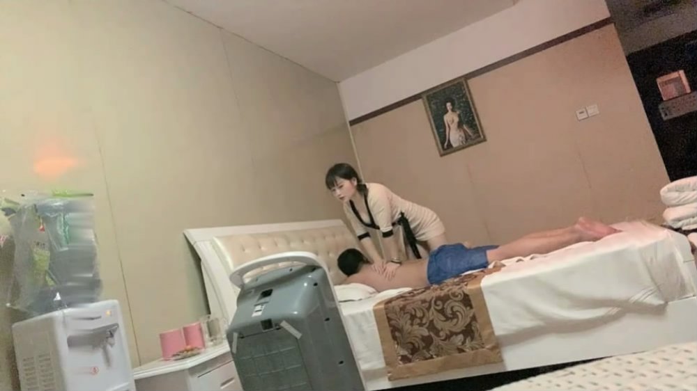 推拿按摩溫泉洗浴中心小青年包房全套服務大奶