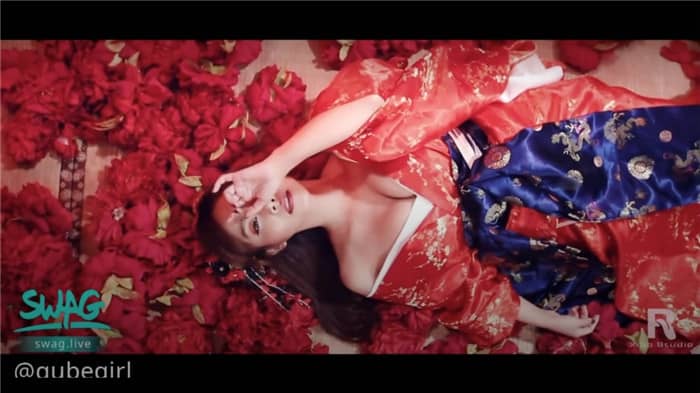  古裝劇情【太放肆！ 冷宮妃子借精授孕】命令太醫將濃濃的精液都射向子宮深處