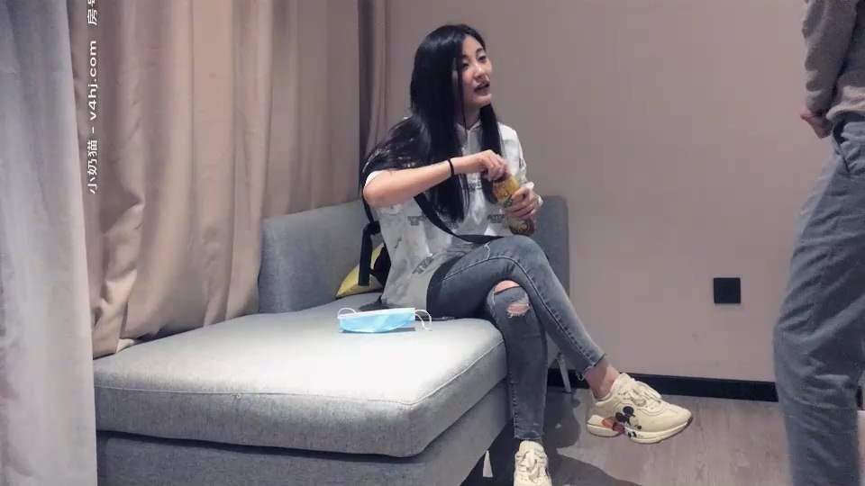 文軒探花第二場約了個牛仔褲妹子在沙發啪啪，蹲著口交上位騎坐后入抽插猛操呻吟