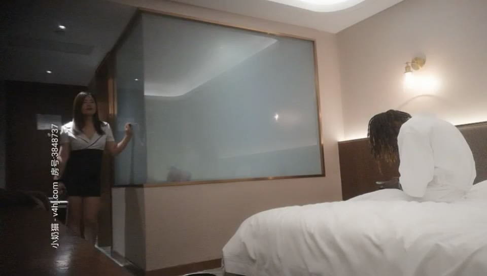狼哥雇傭黑人留學生旺財的同鄉酒店嫖妓偷拍樣子實在太猥瑣幾個上門女技師都不肯接