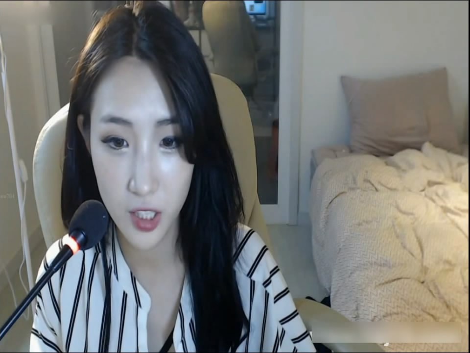 絕色女神級美女主播極致誘惑豔舞，看臉蛋就要被迷死了太完美了
