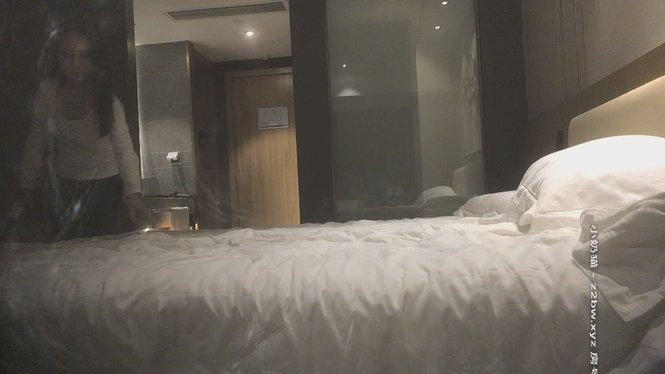 2020【91沈先生】老金第二場，高顏值極品週邊，乳房堅挺身材很棒，持久輸出上下兩個洞都滿足