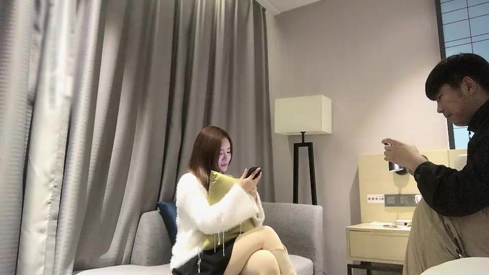 小寶尋花約了個顏值不錯肉肉身材妹子啪啪，口交舔弄上位騎坐后入抽插大力猛操