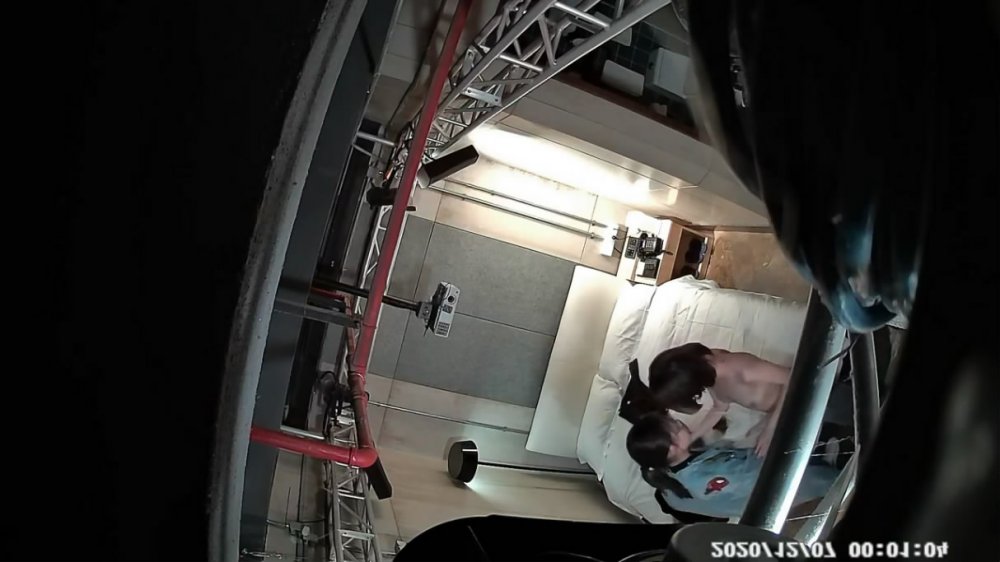 2020-12-06臻品360 大學城附近工業風主題房偷拍眼鏡妹女同性戀給性伴侶手淫洩欲一邊淫語調教