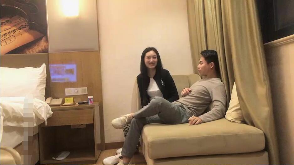 小夥酒店約個極品性感長腿妹子激情啪啪