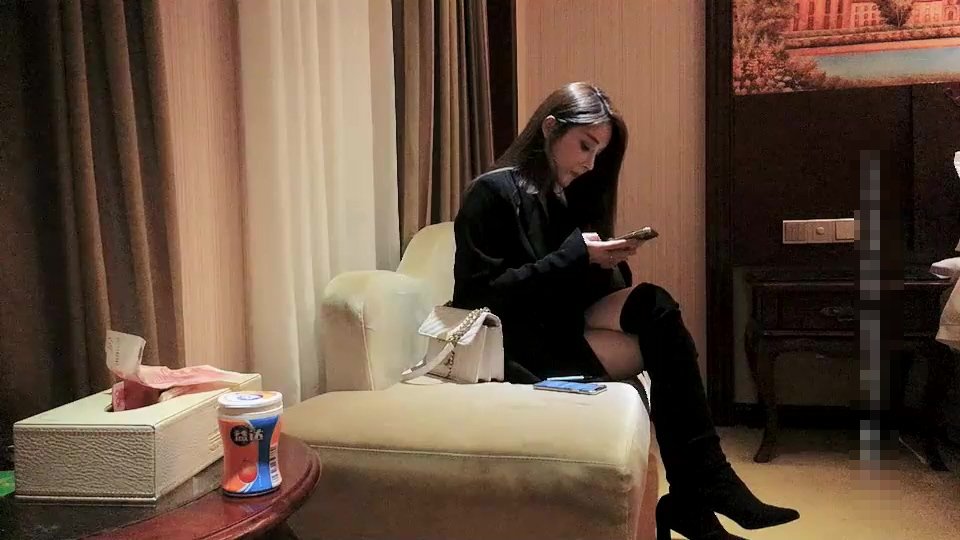 文軒探花深夜場約了個高顏值性感黑衣妹子啪啪口交互舔床邊抱腿大力抽插猛操