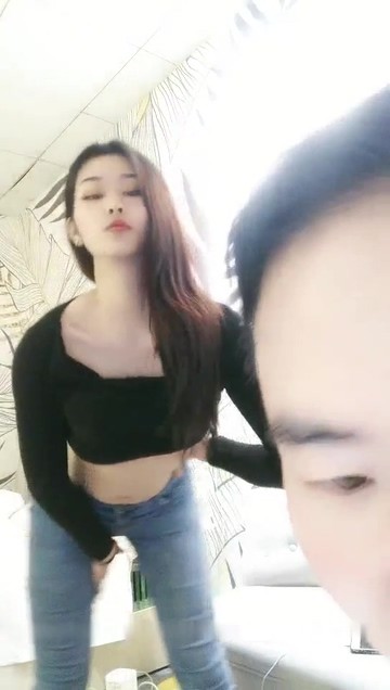 老哥越南約了個高顏值苗條妹子再來第二炮-騎乘后入站立抽插大力猛操非常誘人