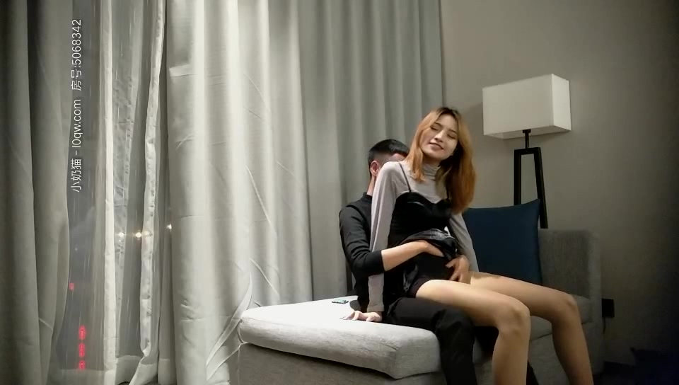 七天極品探花黃先生代班白色外套甜美妹子啪啪，坐在身上舌吻翹起雙腿舔逼猛操