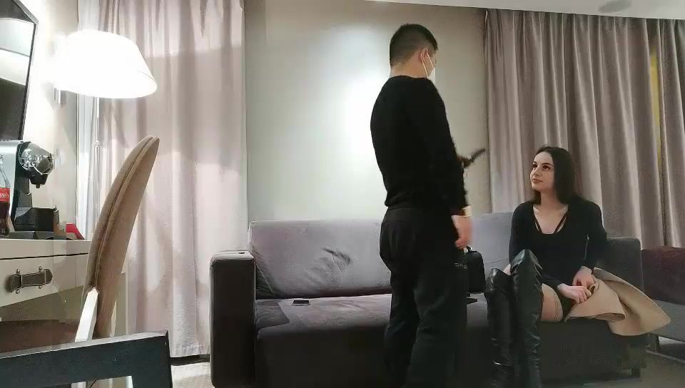 探花愛吃扎專約外國妹子性感黑靴大長腿