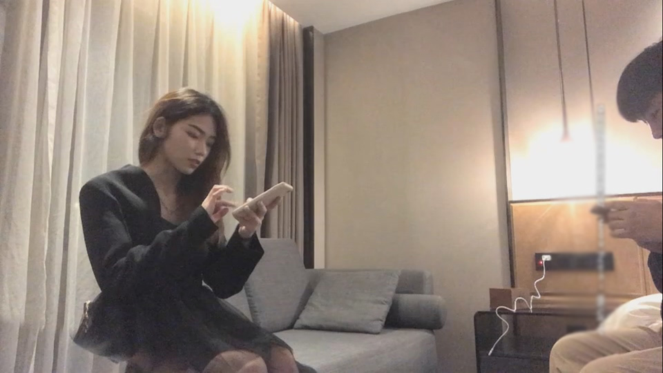 【小寶尋花】紅內褲戰神再度回歸，約操3500高端週邊女神，美乳苗條沙發調情，花式啪啪完美展示