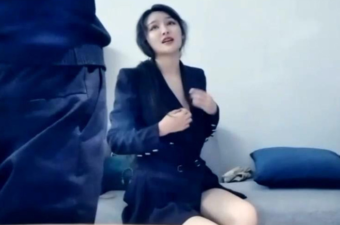 小哥大戰 172CM長腿高挑 甜美週邊女僕裝女神，雖然長得挺瘦但是前凸后翹，奶子很大屁股翹，像鄭爽一樣的甜美