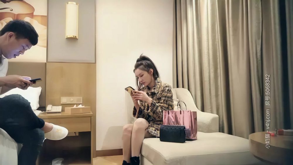 【AI高清2K修復】七天極品探花高顏值馬尾妹子啪啪，穿上情趣裝高跟鞋床邊抽插猛操